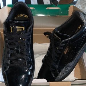 Stylish feminine Pumas